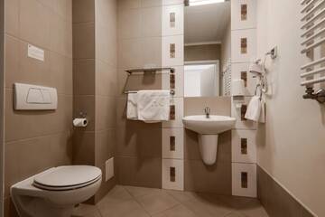 Фото номера Двухместный номер с 1 кроватью и собственной ванной комнатой Отель Hotel Aviator г. Kamień Śląski 5